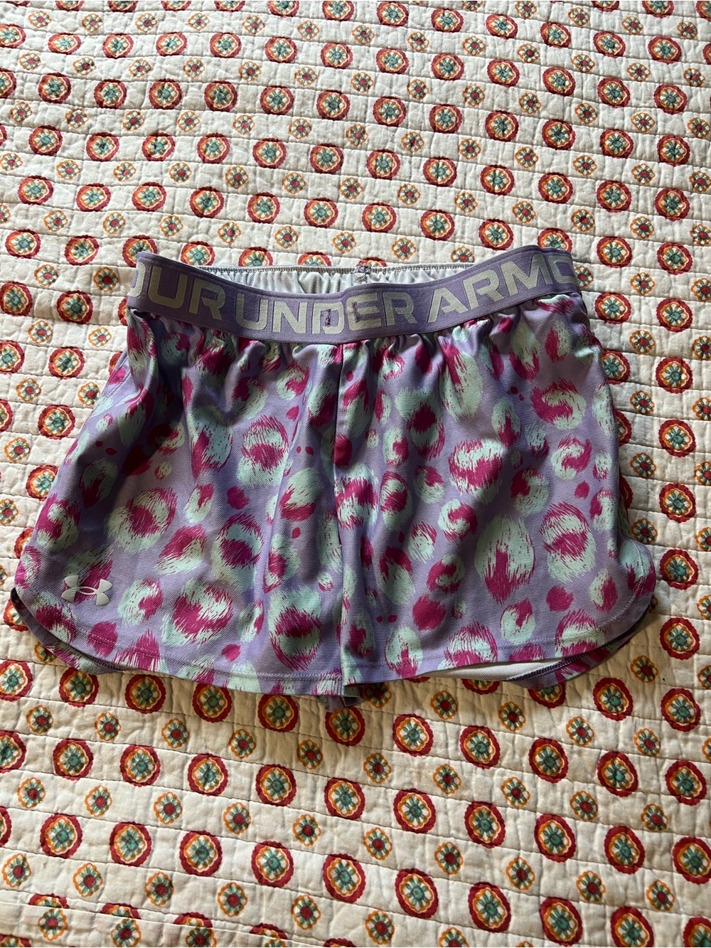 Under Armour Purple Leopard Youth Girl large / 12 shorts